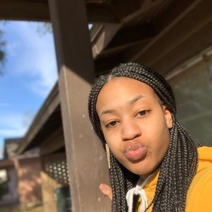 Meet your Posher, Fadria